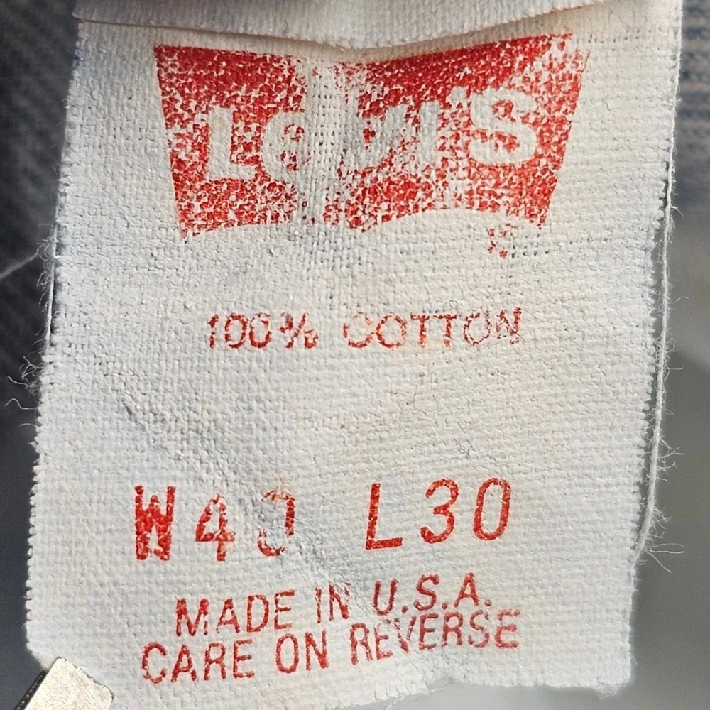Vintage Levis 501 Mens Blue Light Wash Denim Jeans USA W40 L30 Button-fly